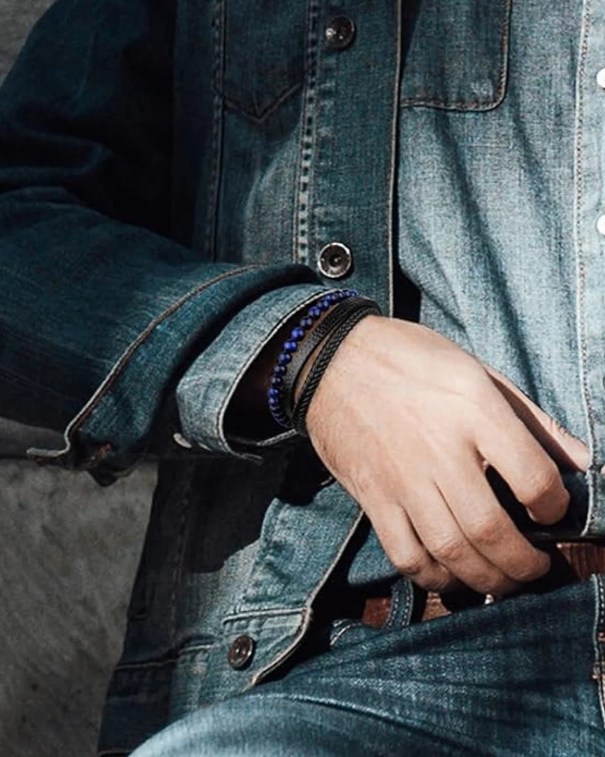Pulsera de Cuero con Cuentas de Piedras Naturales